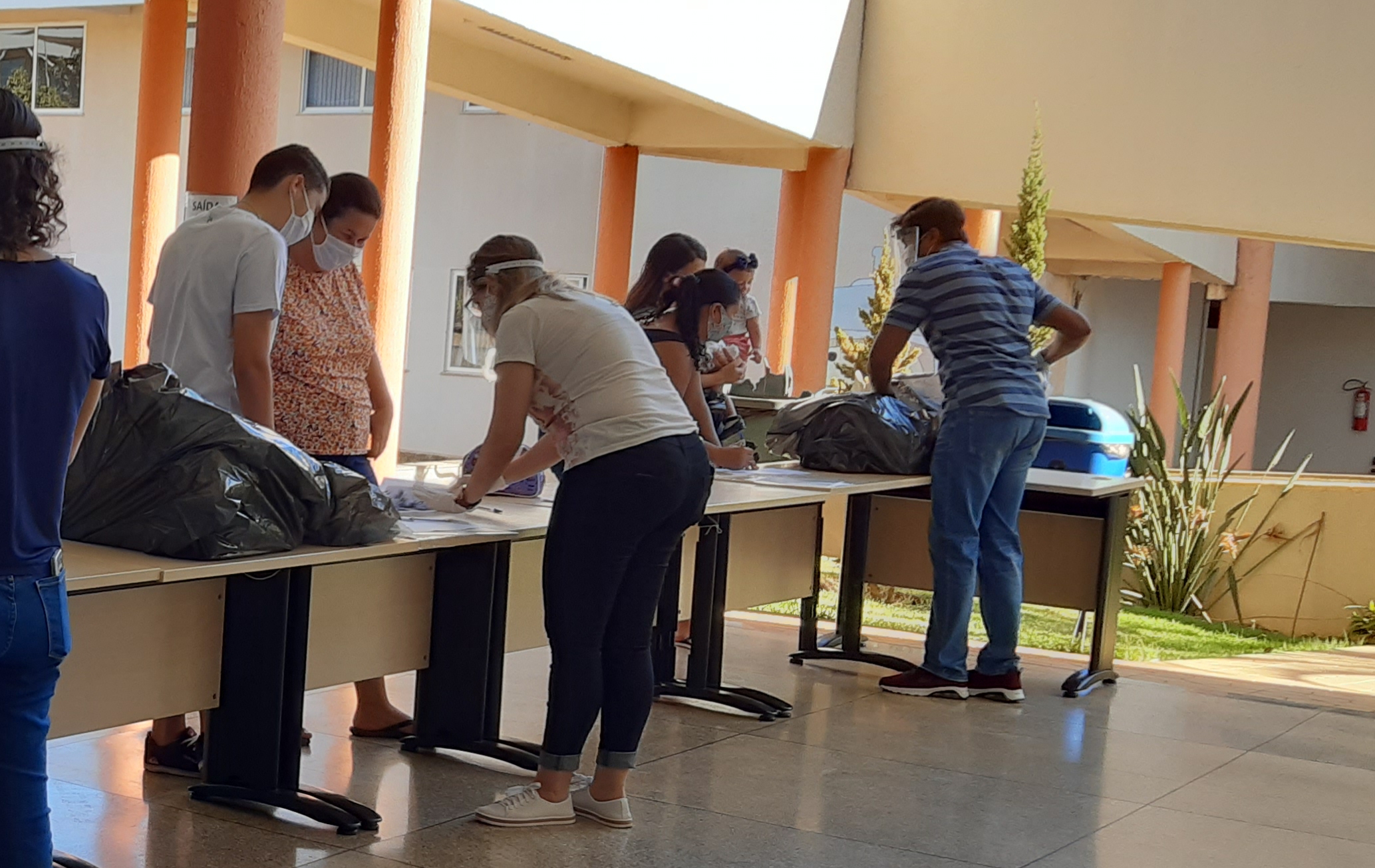 A entrega de computadores e concessão de rede de internet vai possibilitar o acesso de todos os estudantes ao Ensino Remoto Emergencial